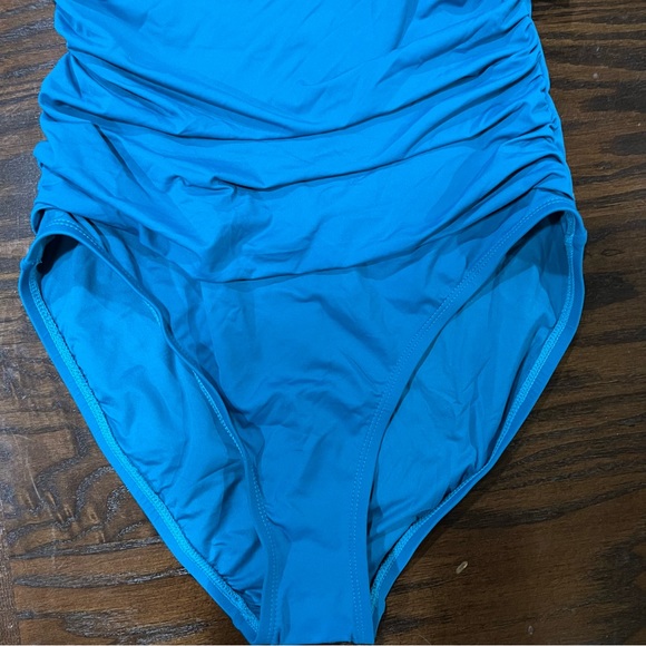 Women’s One Piece Swimsuit NWT - Picture 4 of 11
